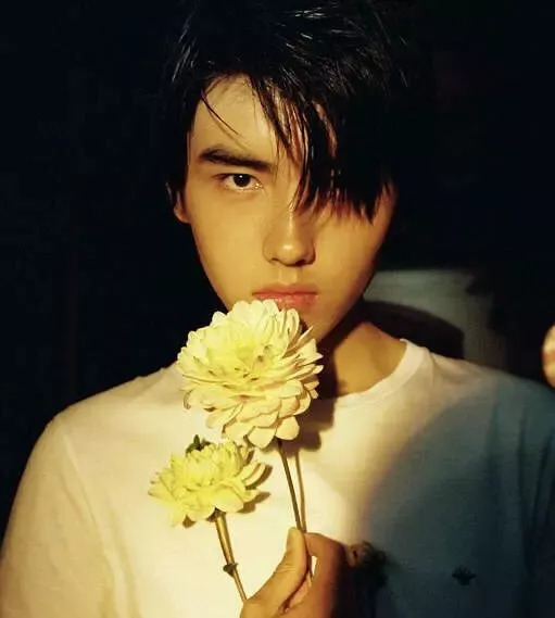 10位爱豆同时送花给你，你会选谁？网友：除了第十个，我全都要