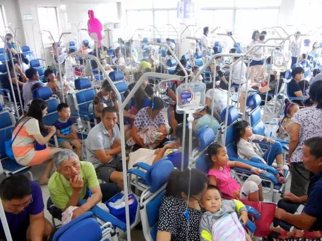 老人不让输液怎么办,90多岁老人卧床不起靠输液维持