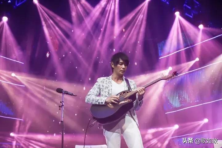 我删除了10年前MP3里的歌，却依旧忘不了你