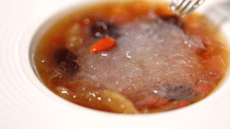 1碗炖品=1瓶神仙水！花式燕窝配送到家