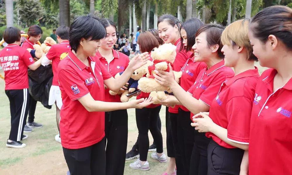 巨邦清明献花丨人间四月无心芳菲，上山看总设计师改革大步豪迈