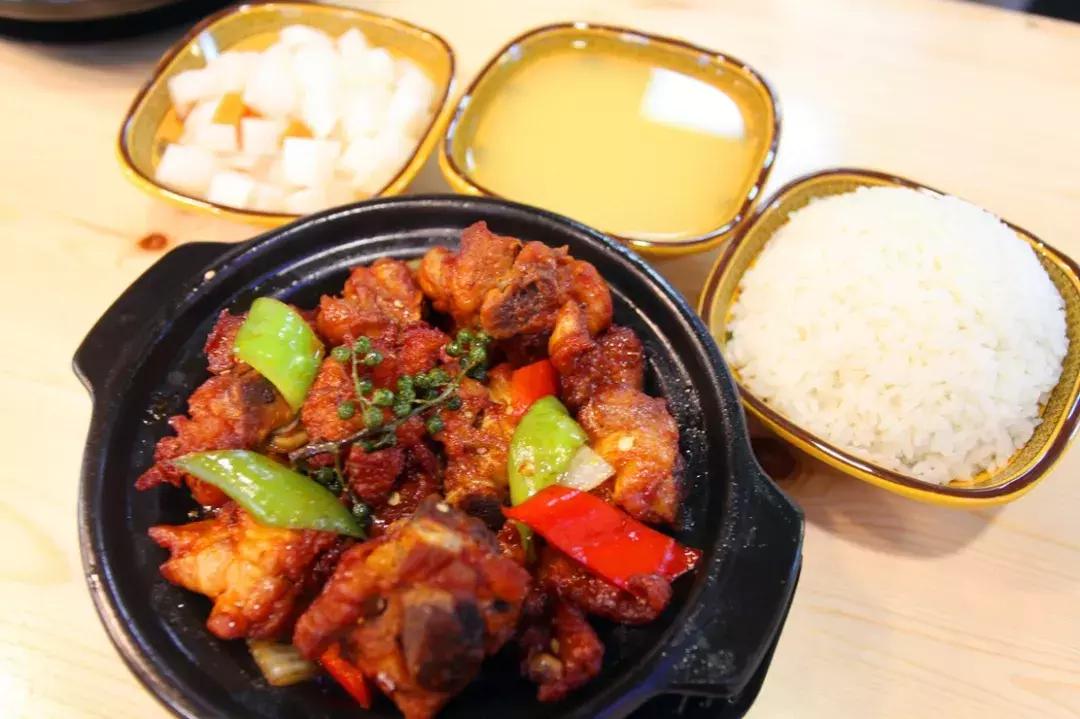 门头沟烧饼夹肘子石门营,门头沟特色小吃烧饼夹肘子