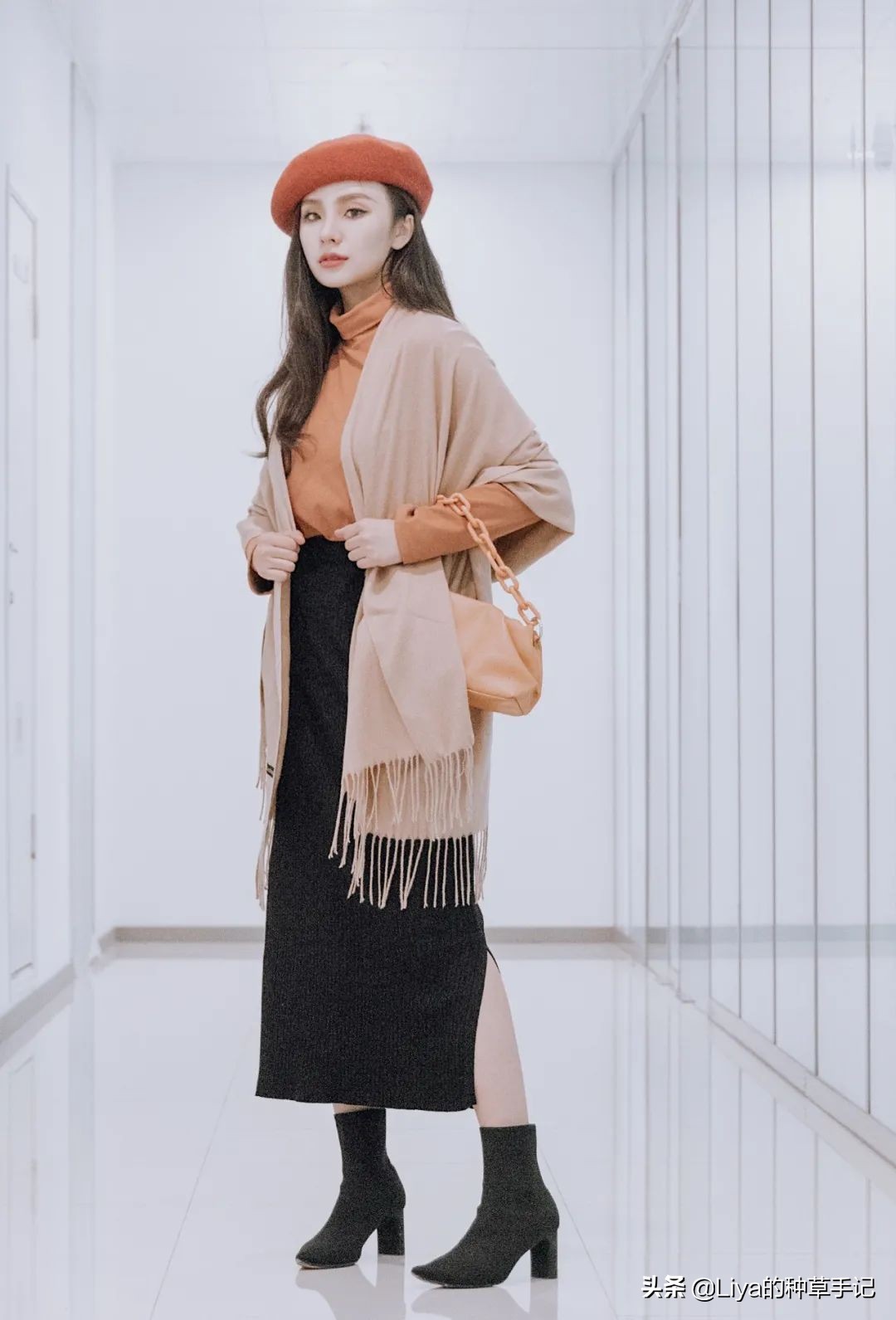 咖色和奶茶色哪个颜色更显气质,奶茶色显白吗今年很流行奶茶发色