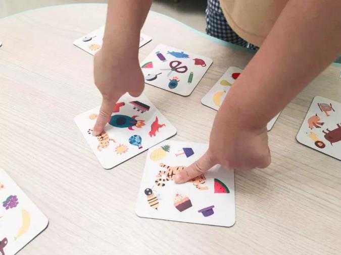 Neoland绿龙岛《疯狂对对对》适合3岁以上益智玩具游戏