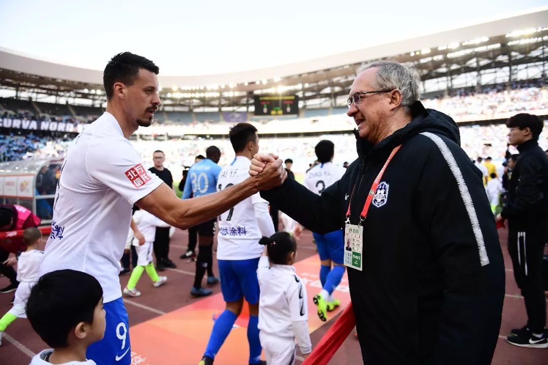 鏂借拏鍒╁厠涓嬩换璋佽兘鎺ヤ换澶╂触娉拌揪,澶╂触娉拌揪涓诲竻鏂借拏鍒╁厠鎼哄悓鐞冨憳