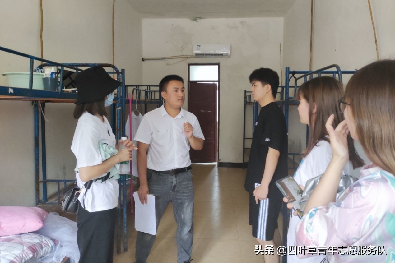 湖北学子三下乡学习知识成就自己,三下乡走进学校