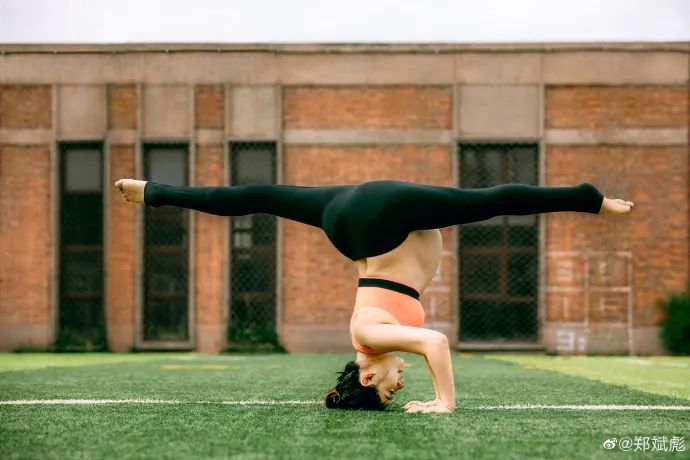 刘璇二胎倒立上了热搜，孕期该如何适当锻炼？