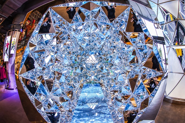 阿迪达斯ozweego春季新款,阿迪达斯新品来袭