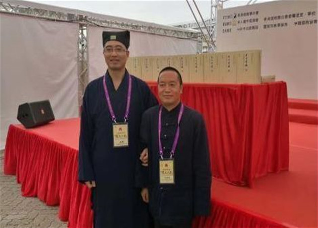 哲学系博导教授，沉迷道教文化，曾招募7名“内丹修炼者”做实验