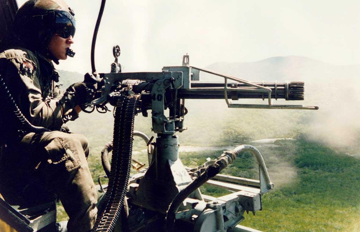 新强式机枪正面照珠海航展,珠海航展舱门机枪