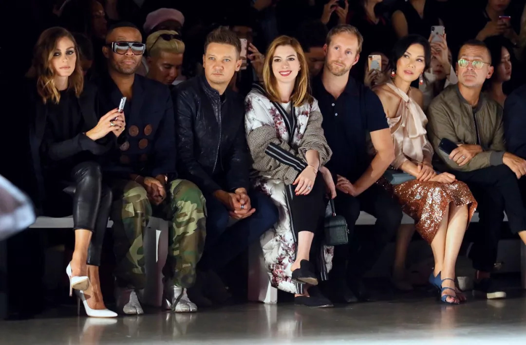 明星参加时装周的着装图片,揭秘明星扎堆时装周