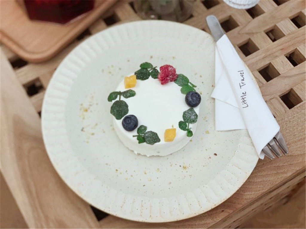 恩爱小情侣开的甜品店，颜值与味道共存，小姐姐拍照停不下来