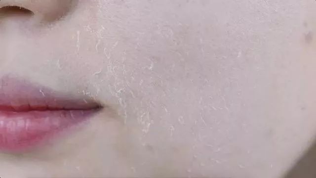 张柏芝拍的气垫,张柏芝戴的气垫