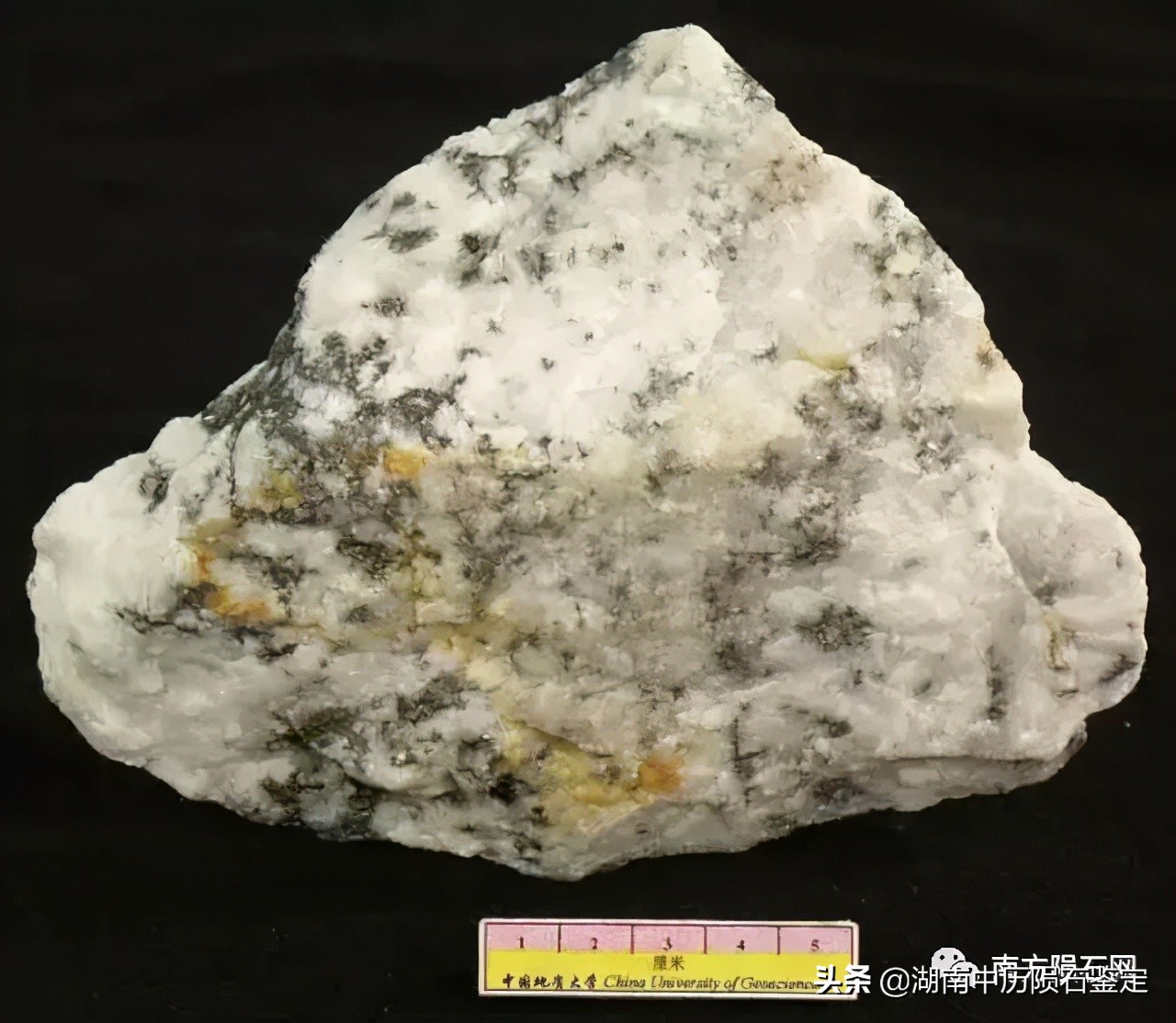 月球陨石与地球矿石的区别,月球陨石和矿石有什么区别