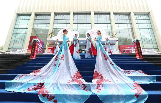 武汉工商学院2017晚会,武汉大学经管毕业晚会