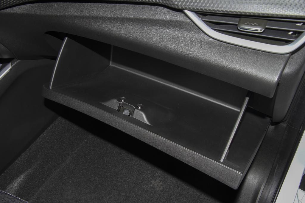 最省油的车第一名雪佛兰科沃兹,雪佛兰科沃兹2020redline欣尚版