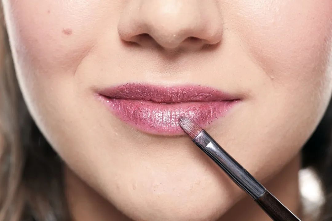 靓妆魅惑,亮闪闪玫瑰金妆容教程