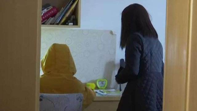 家长把孩子交到我们手上,家长把小孩捧在手心里