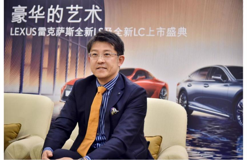 雷克萨斯es300h对比奔驰e,雷克萨斯es300h和奔驰e级