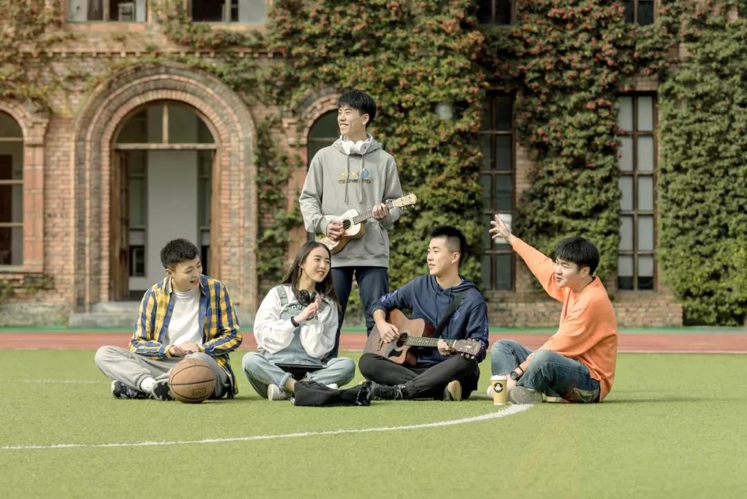 四川旅游管理比较好的民办大学,四川省一级示范普通高中