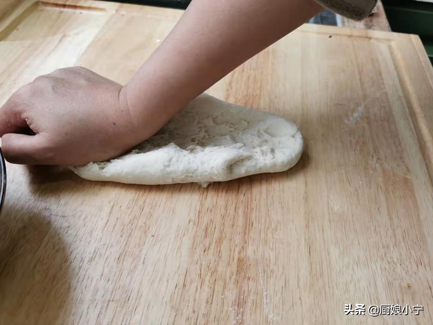 发面馒头怎么蒸才会更松软,怎样发面快且蒸出馒头喧软香甜