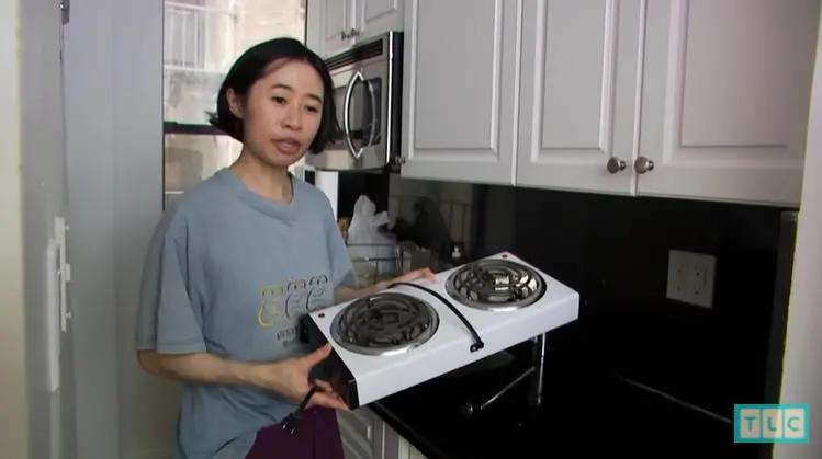 20年穿旧衣，垃圾桶捡食物，纽约女孩省出一套房：有钱，我就不花