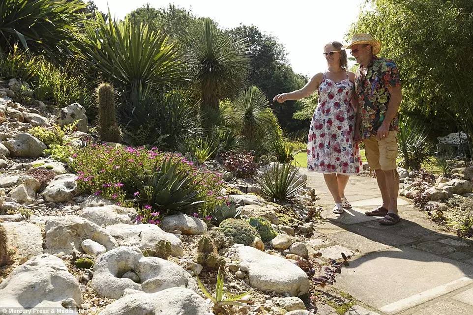 英国家庭花园建造,英国夫妇22年打造梦幻花园