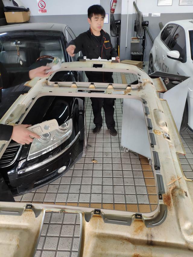 奥迪q7天窗漏水之后变速箱无通讯,2014款奥迪q7功放坏了要多少钱