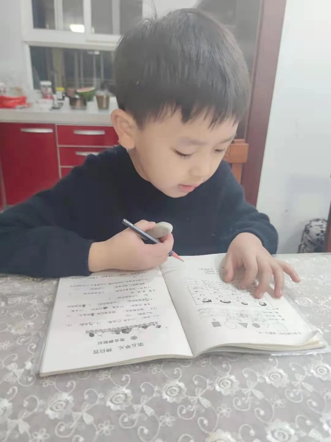 老母亲当代陪读史：写啥啥不行，挑刺一门灵