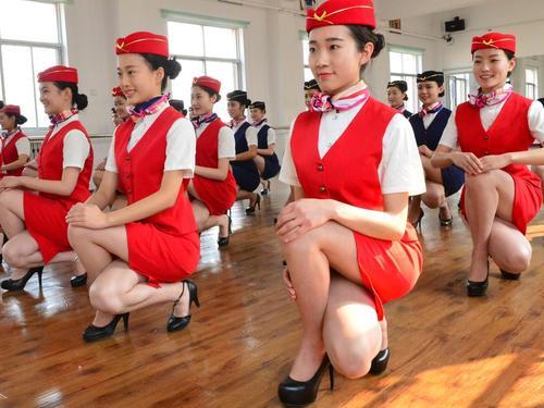 那些转行的空姐,大批空姐辞职转行卖理想