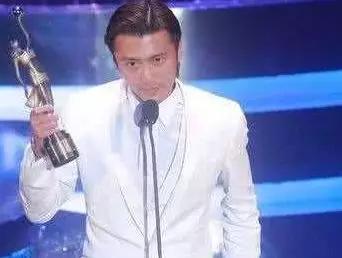 这么多年了，你终于想起来自己还是个演员？