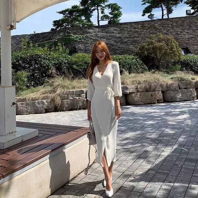 胸大穿衣服特别显胖不上镜,胸大穿衣服怎么不显大