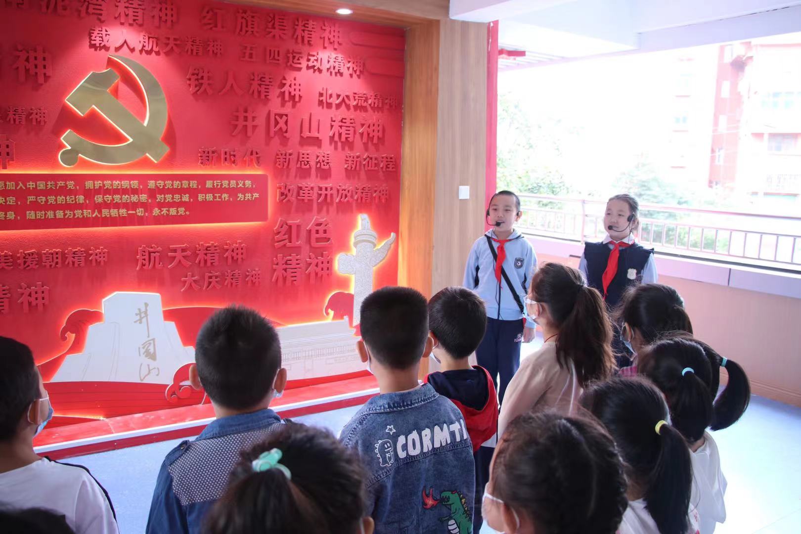 跟着“宇航员”，迈入一年级—-郑州市中原区汝河新区小学新生入学了