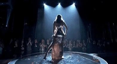 求婚迪丽热巴男子,神秘男子现场向迪丽热巴求婚