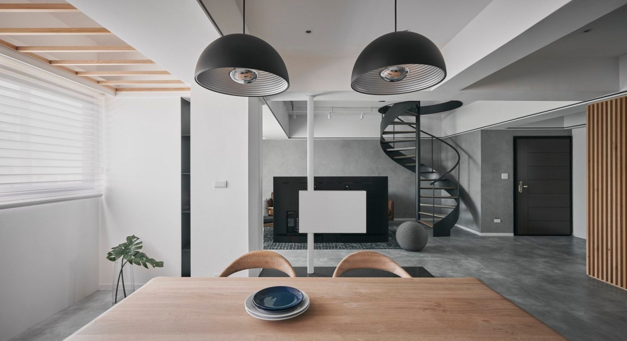 200㎡简约水泥系楼中楼，掇拾30年老宅融洽光景！原木家具