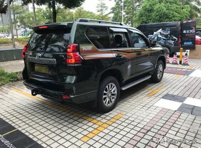 国六普拉多4.0,2021款普拉多3.5五座军绿色