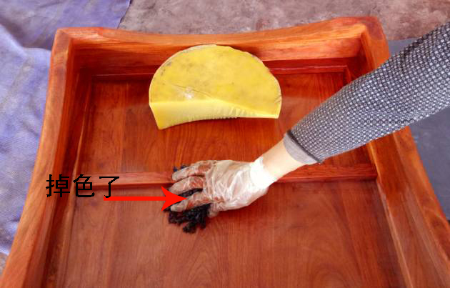 买红木沙发两年后感受,实木沙发刚买回来掉漆正常吗