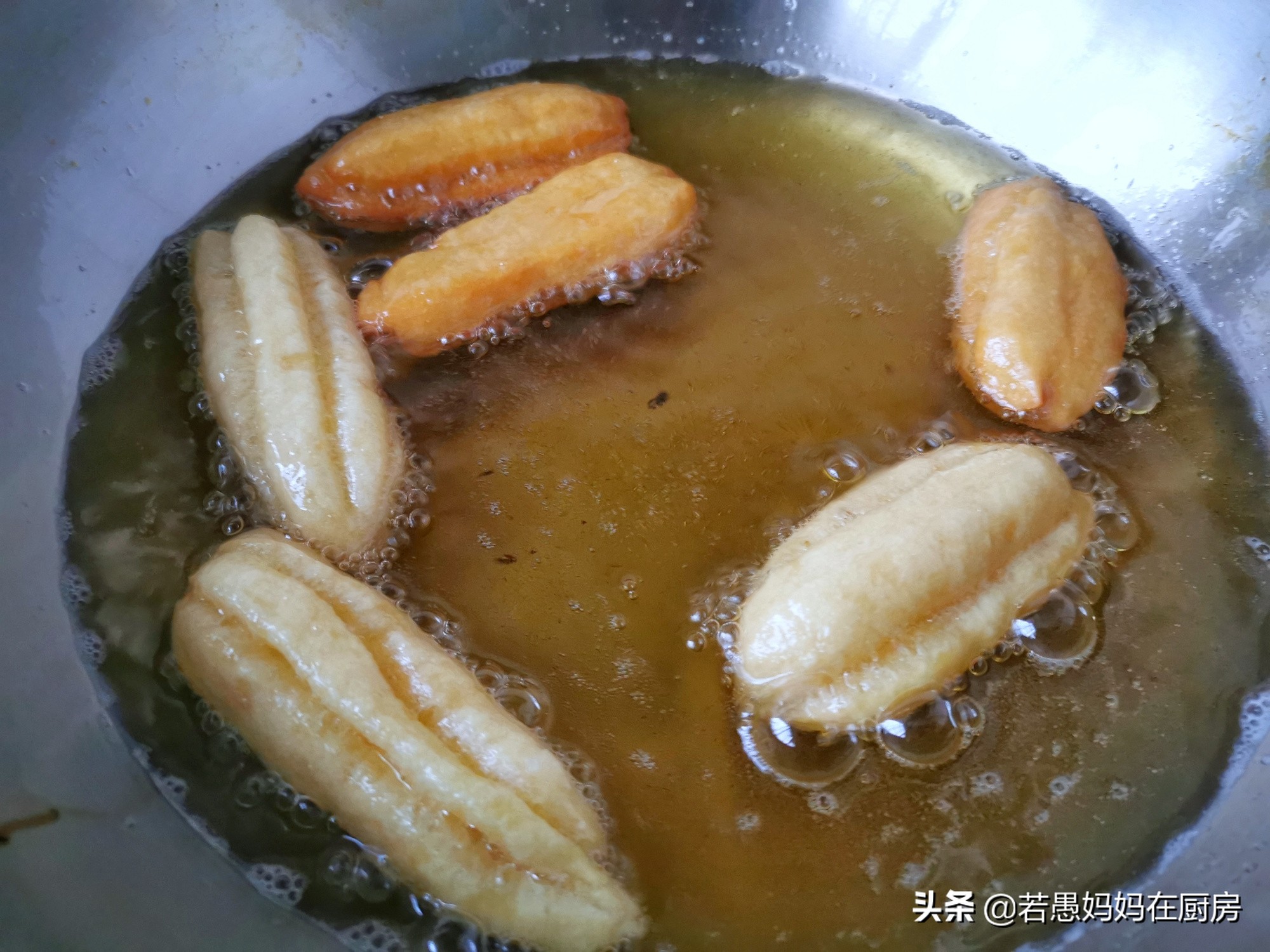 怎样在家做油条外酥里软,最健康油条做法外酥内嫩口感松软