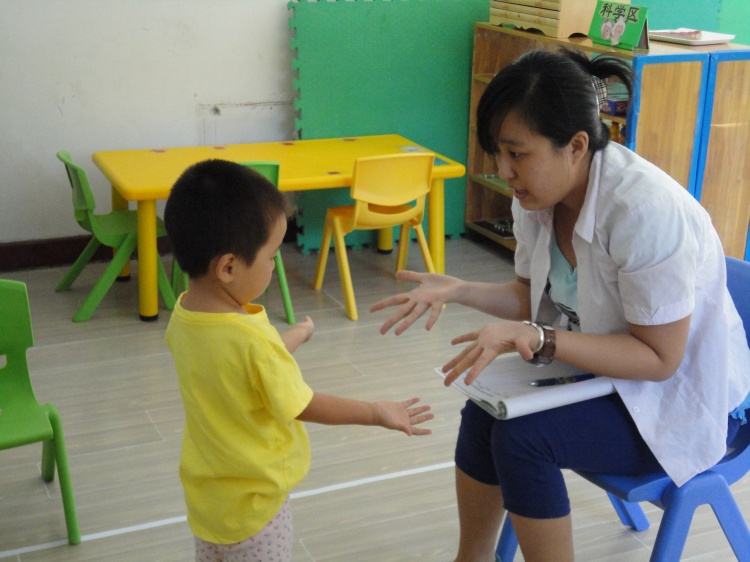 同为幼儿园，一个对疾病零容忍，一个鼓励带病上学！你喜欢哪个？