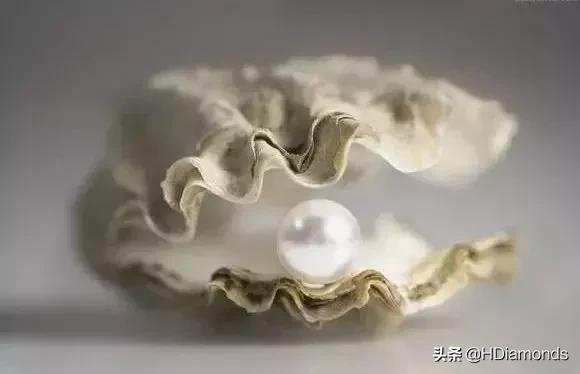 把黄金抹在脸上,把黄金戴身上是炫耀吗