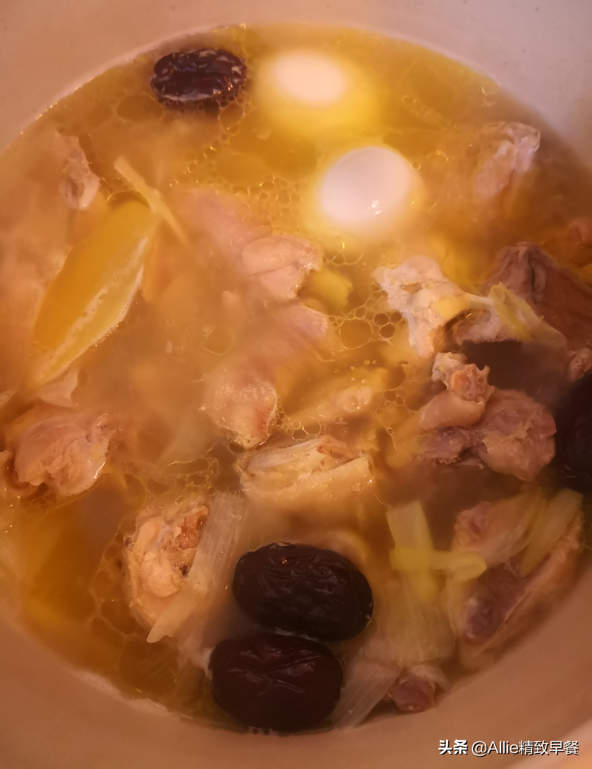 分享一道营养老母鸡汤,营养老母鸡菌汤