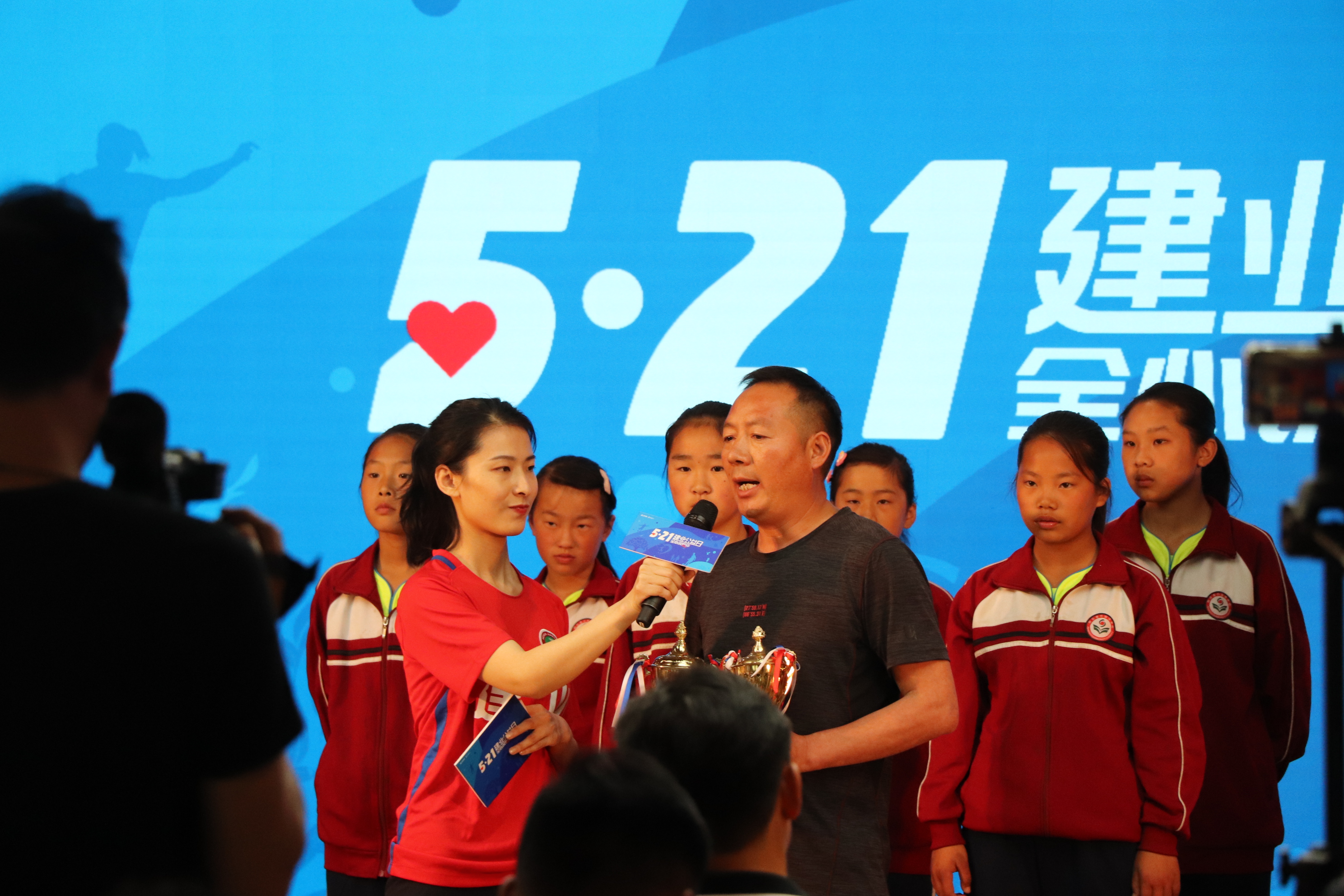 以足球之名为爱出征|这个夏天,让我们全心说爱你