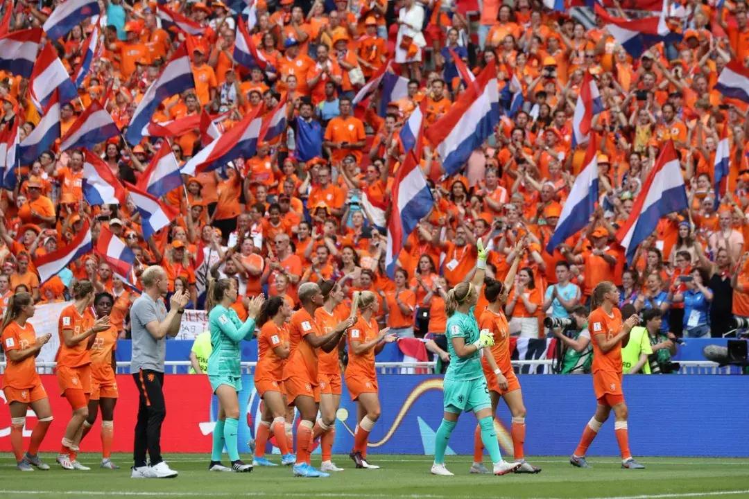 看到四年前被中国吊打的荷兰女足摘银，我们可以得到哪些启发？