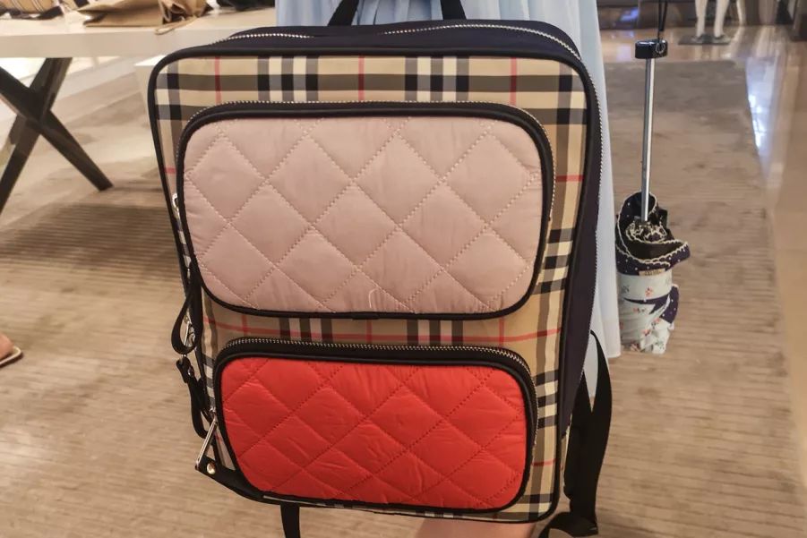 200-500儿童书包,儿童书包买轻便的还是减压的好