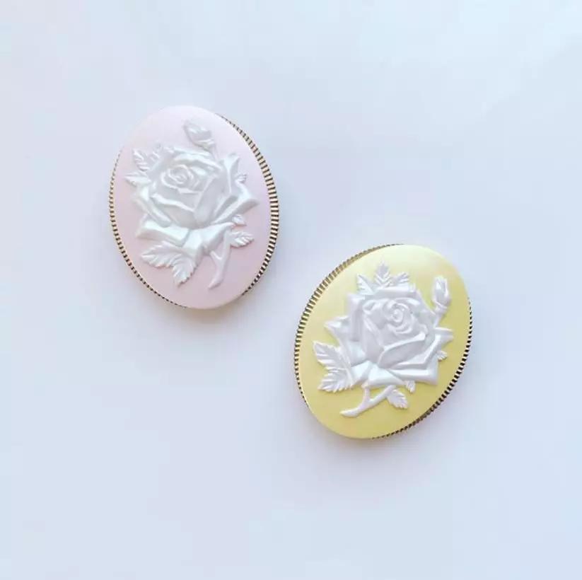 换个浮雕就坐地起价，倩碧的樱花腮红那么香？