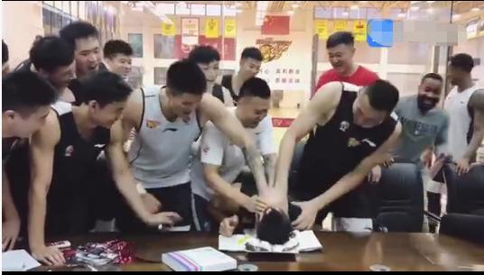 易建联最近新消息视频,易建联最近的视频