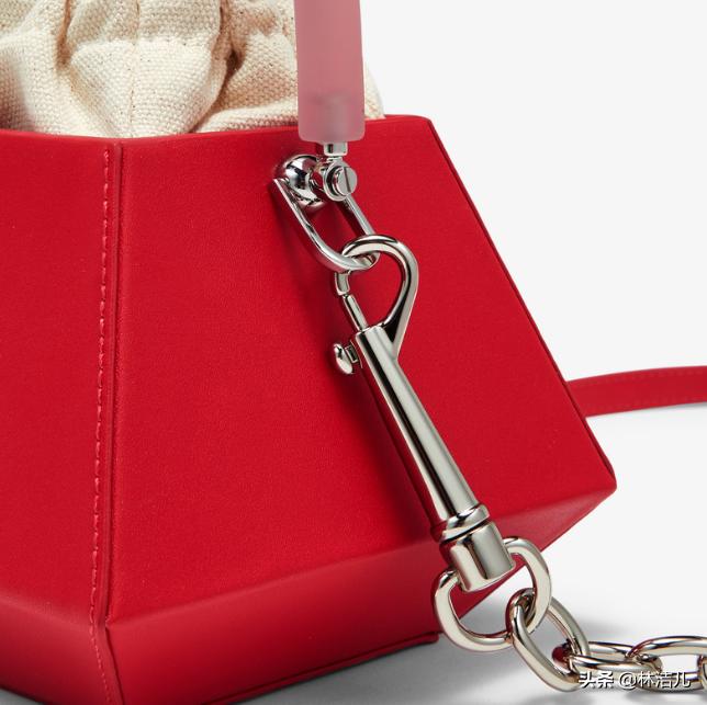 今年春夏必买的4款包包,包包推荐小众高级感红色