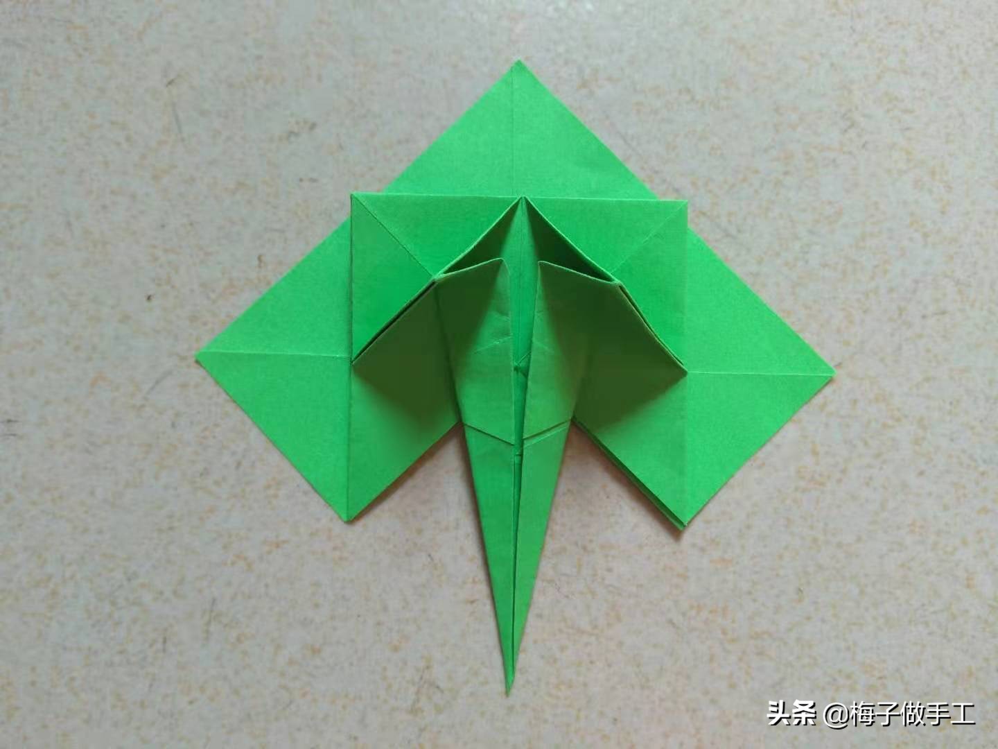 折纸玫瑰怎么折又简单又漂亮,海绵纸折玫瑰花的步骤图解