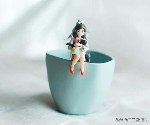 当年被干脆面集卡骗光零花钱的人开始拆“盲盒”了？