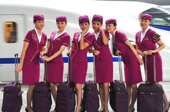高铁上乘务员工资多少钱一个月,高铁乘务员每月工资